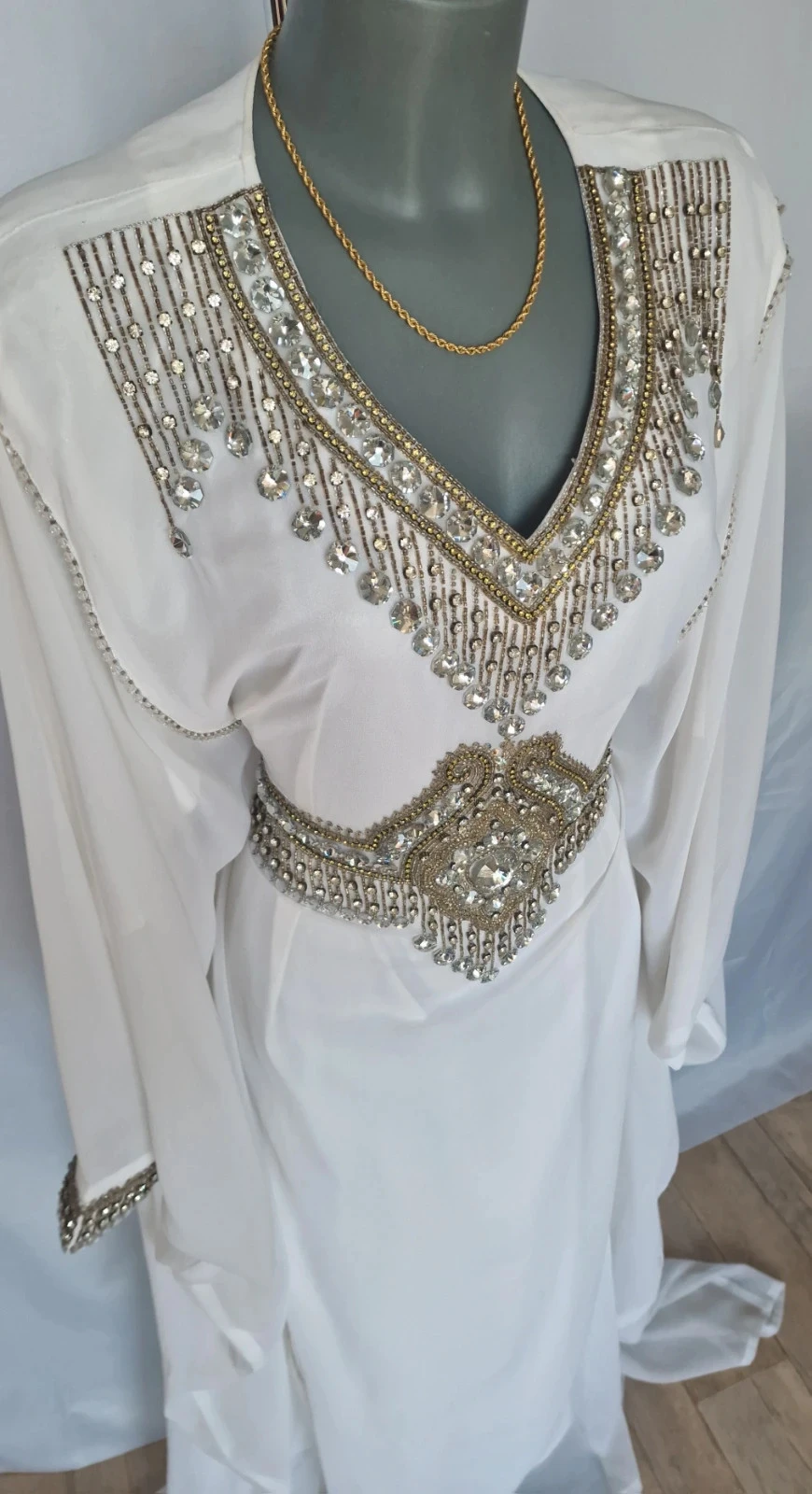 Robe Dubai blanche mariage strass & perles – S/M/L ajustable – portée 1 fois – photo 6
